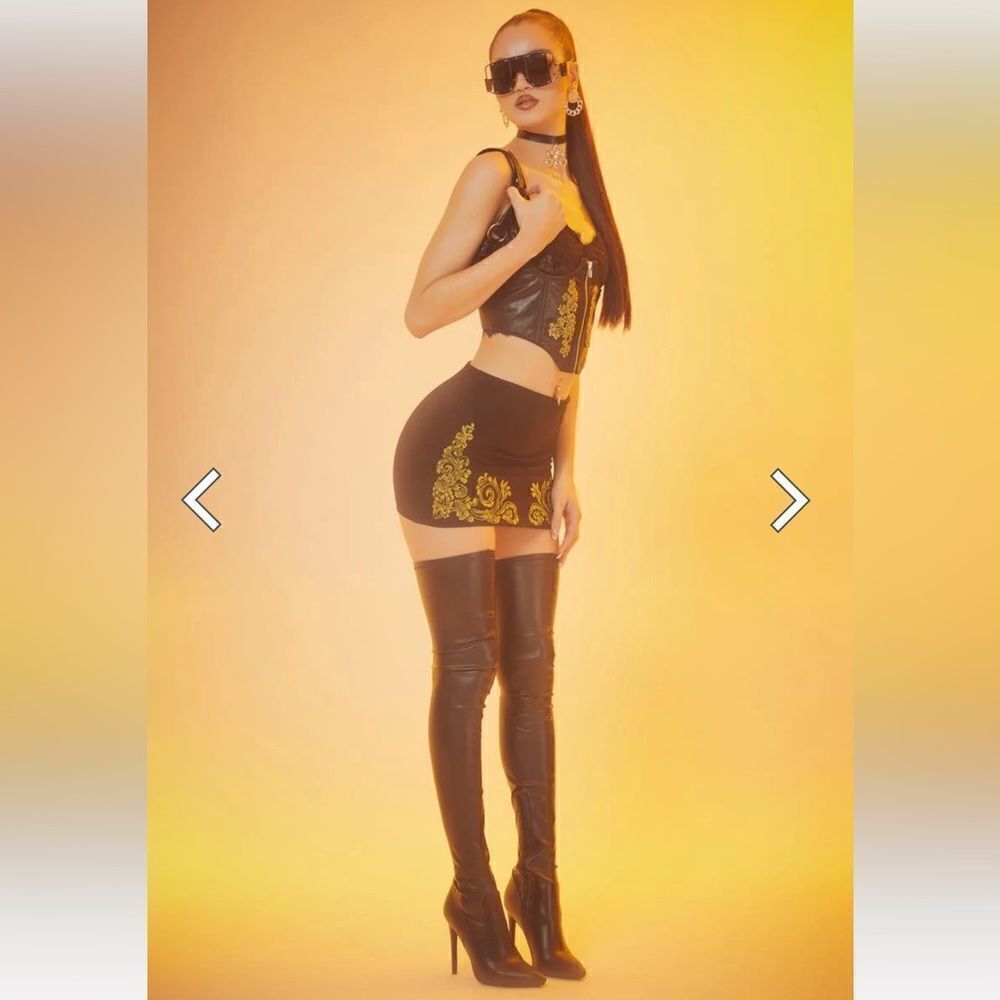 HOROSCOPEZ Bold Beauty Underbust Corset Top & Embroidered Mini Skirt Set - Picture 13 of 13
